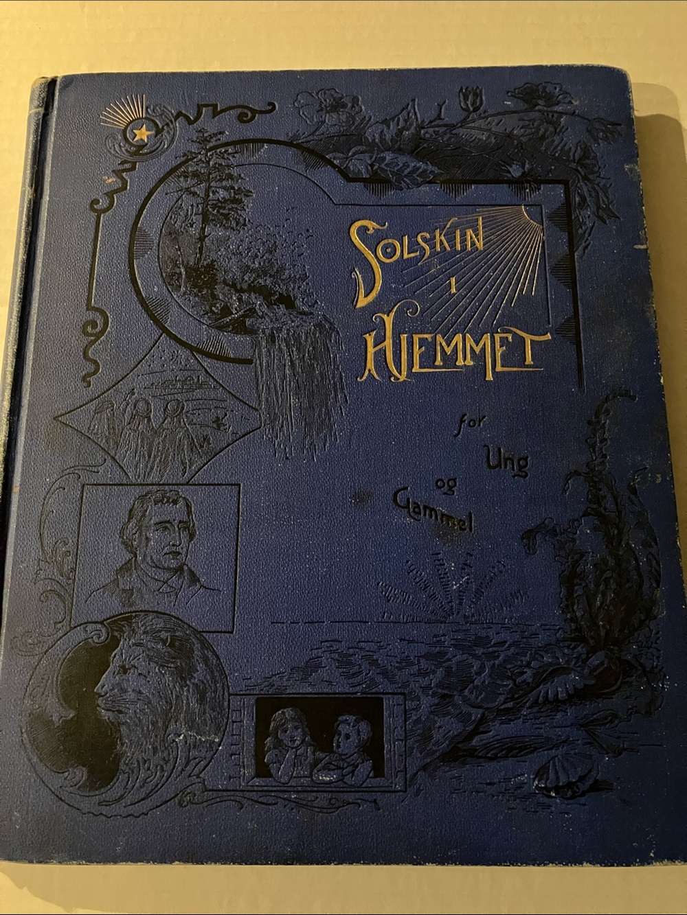 Solskin i Hjemmet Decorative Navy Blue Hardcover Book